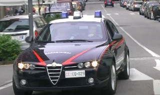 Droga nascosta nel bosco e consegne a domicilio: arrestato 20enne sul Lago Maggiore