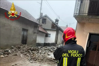Varzo - Paura per una bomba d’acqua: due torrenti esondano, evacuate due case